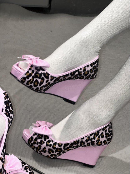 Kitten kiss wedge