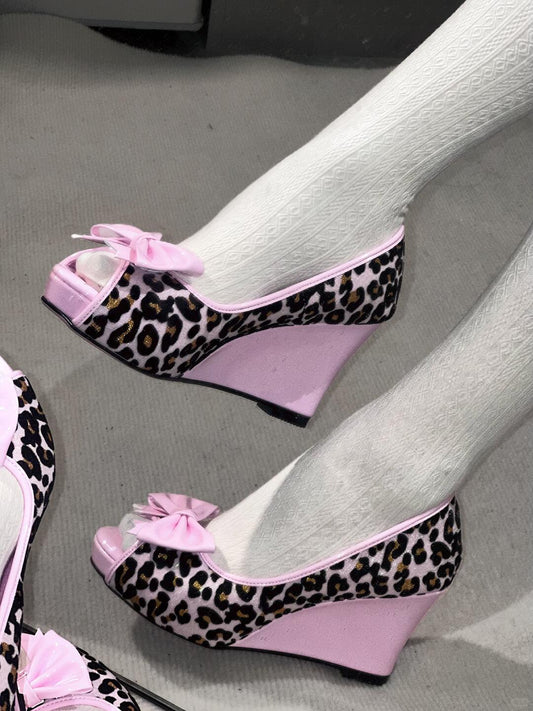 Kitten kiss wedge
