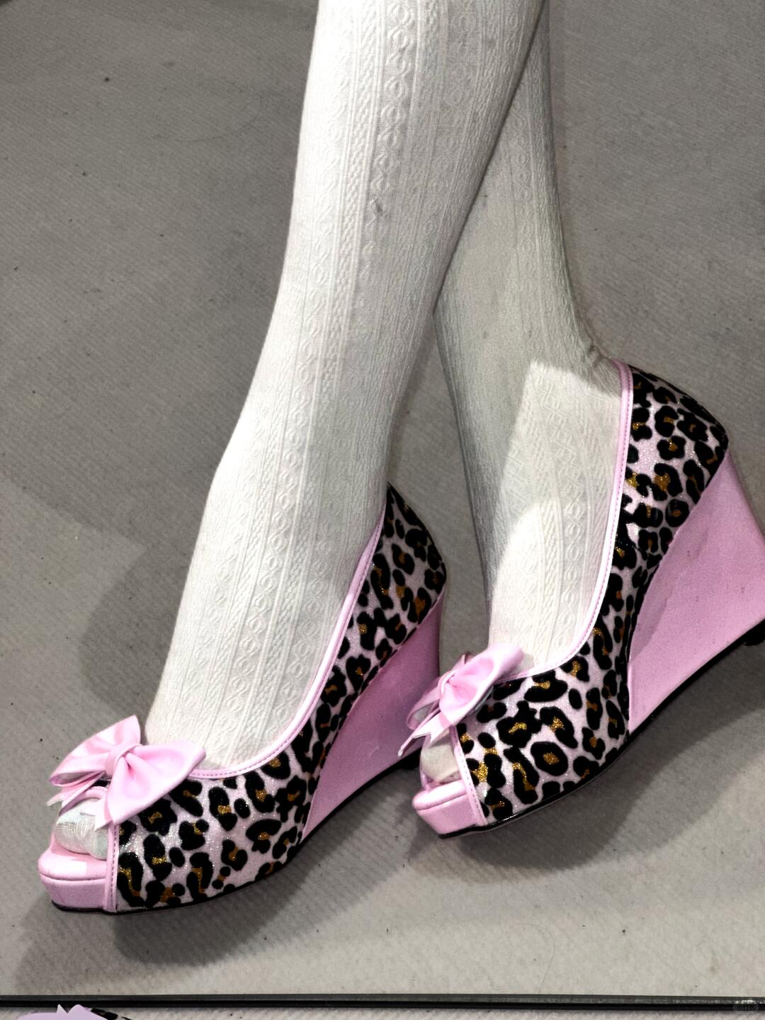 Kitten kiss wedge