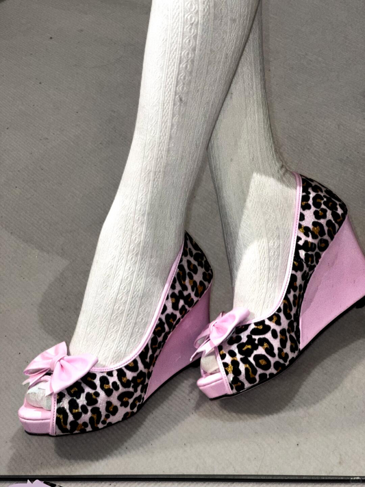 Kitten kiss wedge