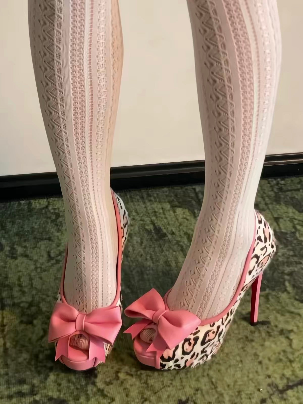 Kitten kiss heels