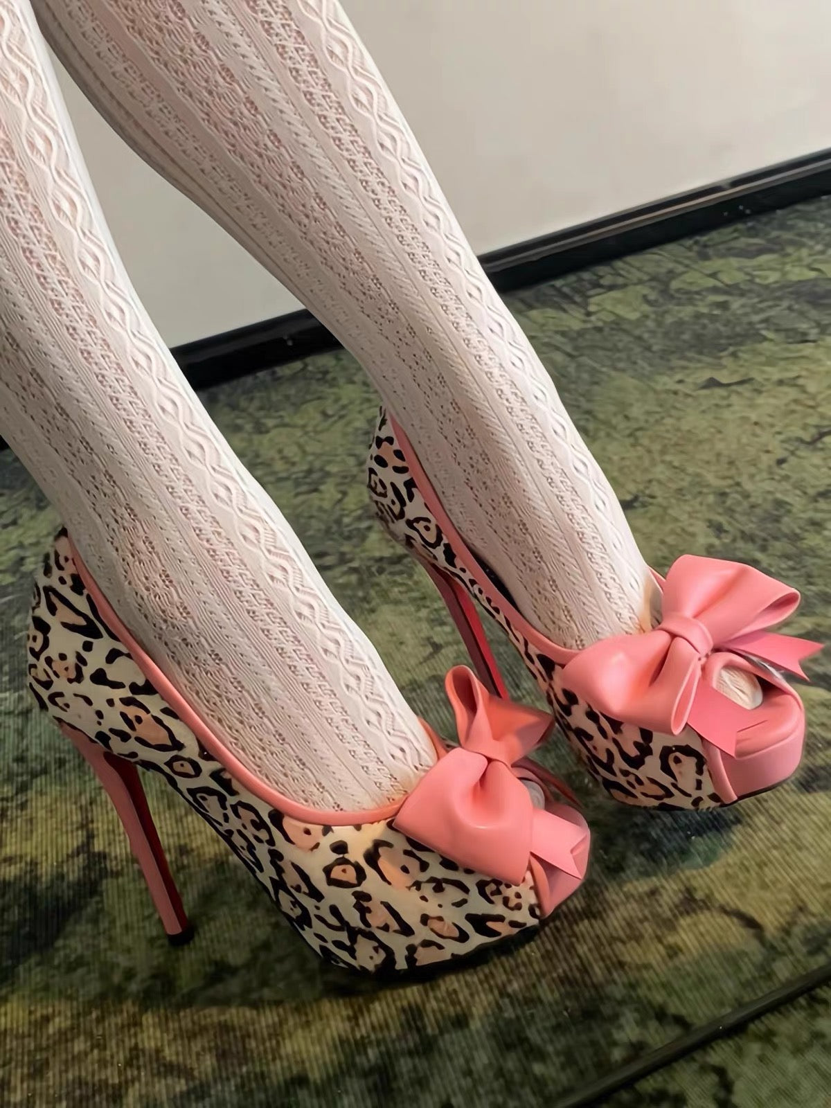 Kitten kiss heels